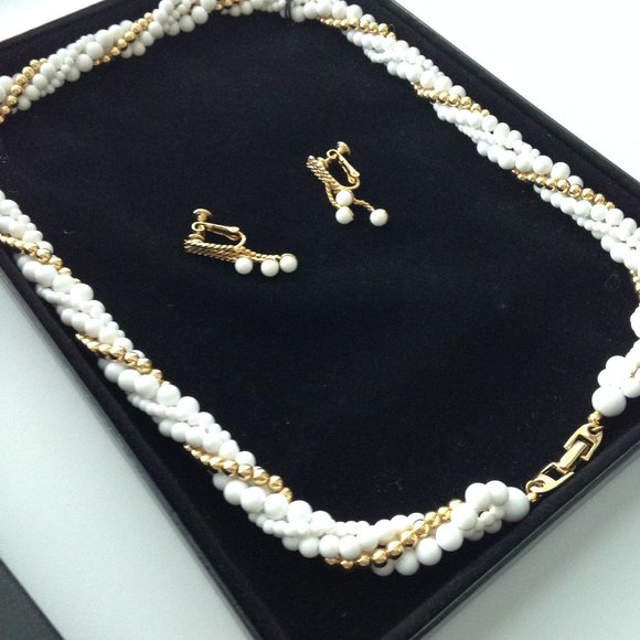 Like New Vintage Necklace and Earrings Set from Macy's - Picture 2 of 11